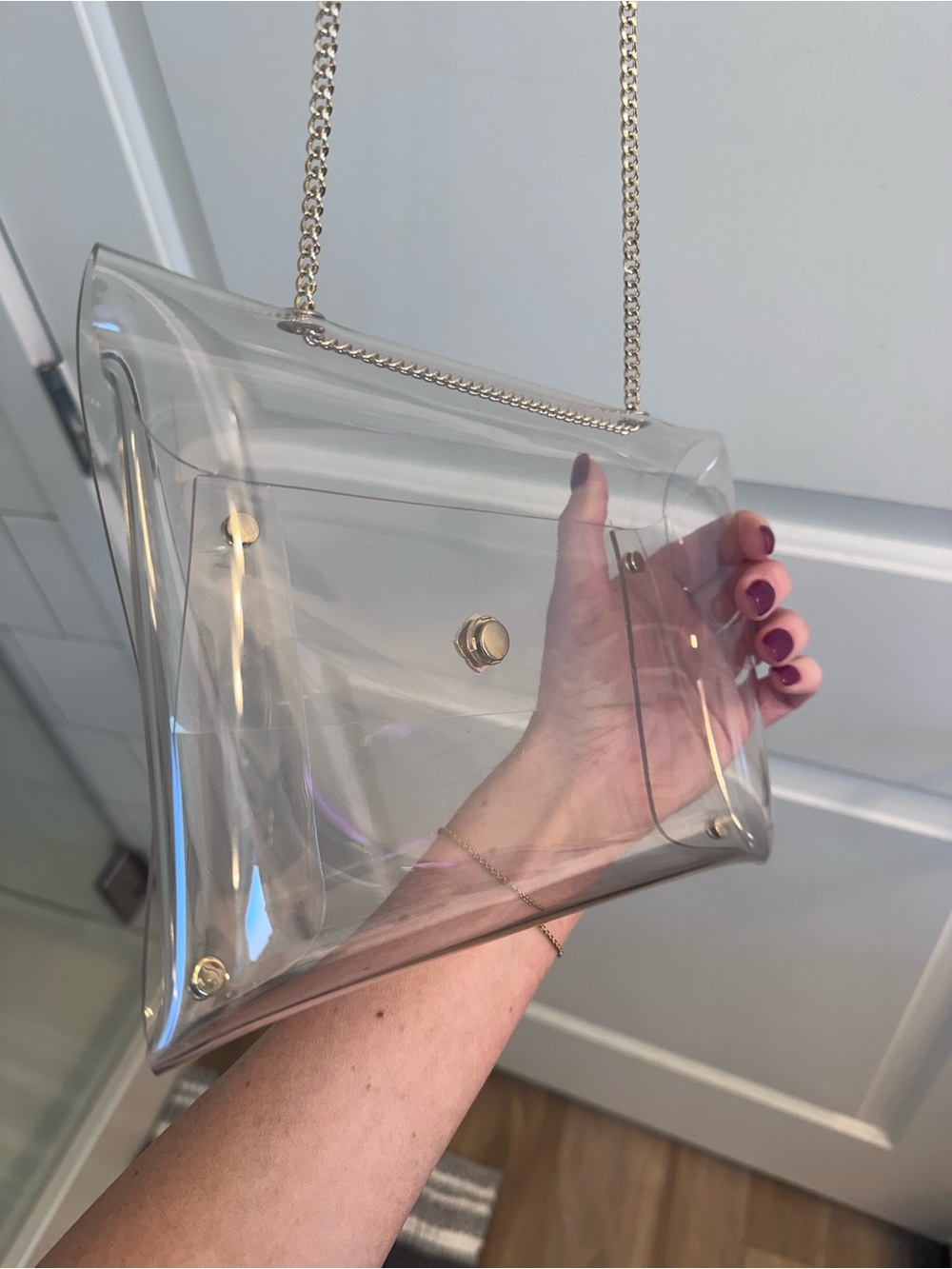 Kendra Scott Clear Crossbody Bag in Gold - Picture 5 of 7
